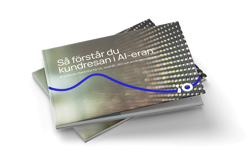 Omslag av en bok med texten "Så förstår du kundresan i AI-eran. En praktisk checklista för UX, innehåll, SEO och användarinsikter" mot en bakgrund med abstrakta ljusmönster och en blå vågformad linje.